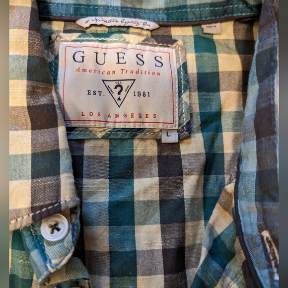 EUC Guess button up short sleeve shirt - Picture 6 of 11